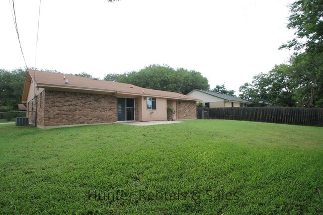 Building Photo - Established Neighborhood!