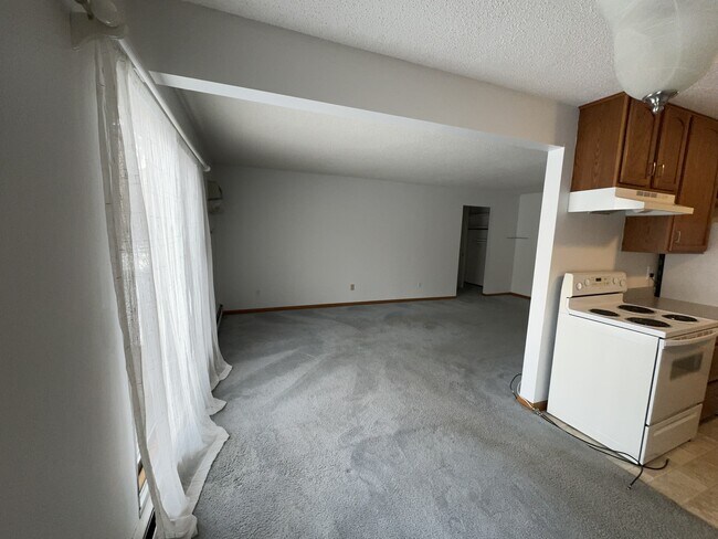 Building Photo - 4578 Cedar Lake Rd S