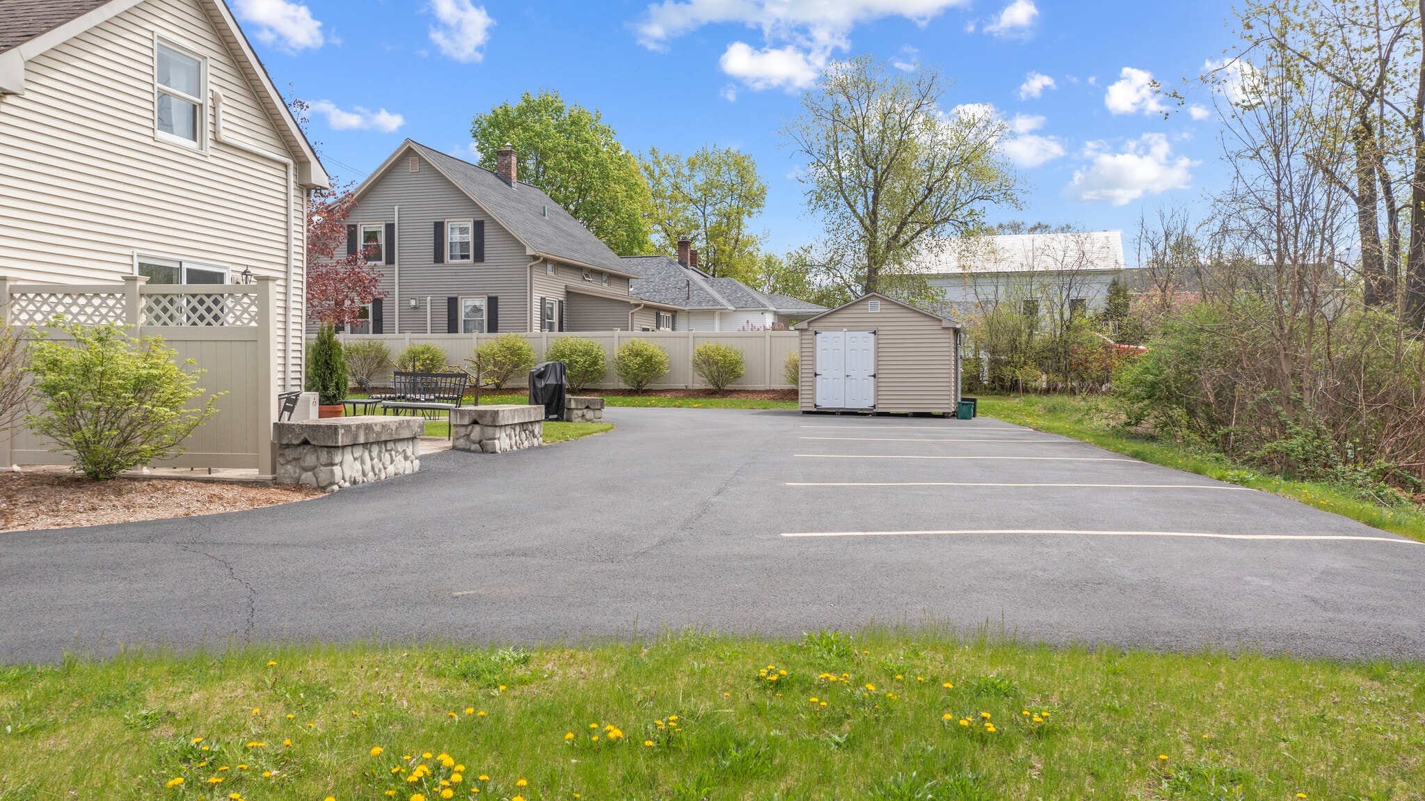 292 Back Parking area - 292 Mansion St