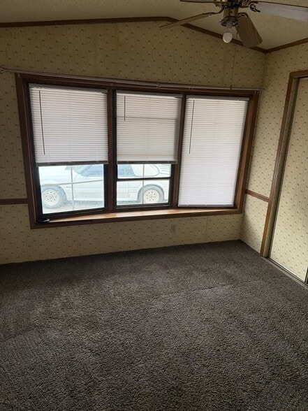 Building Photo - 905 W 37th Ave