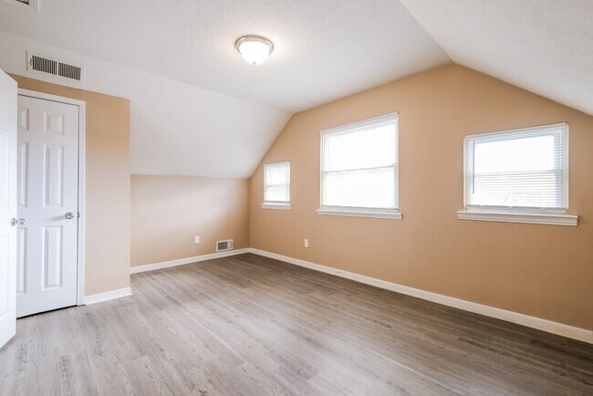 Building Photo - 11010 Highridge Ct