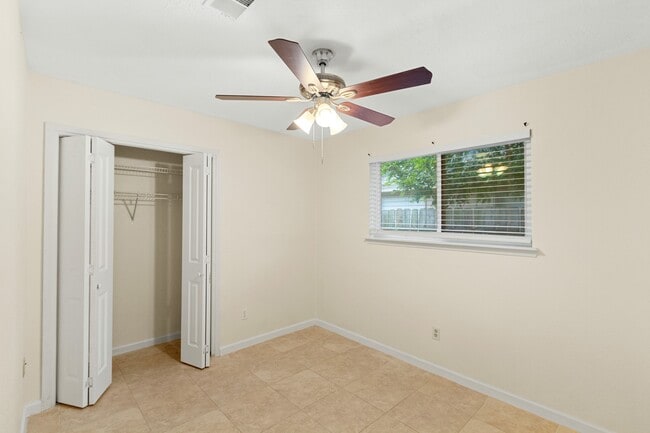 Building Photo - 5216 Beaverbrook Dr