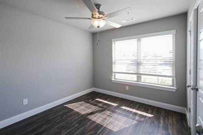 Building Photo - Beautiful Home in Rogers