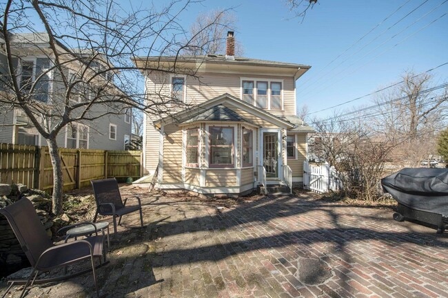 Building Photo - 1350 N Washington Ave