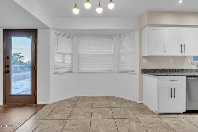 Building Photo - 7489 Plaza Redonda Dr