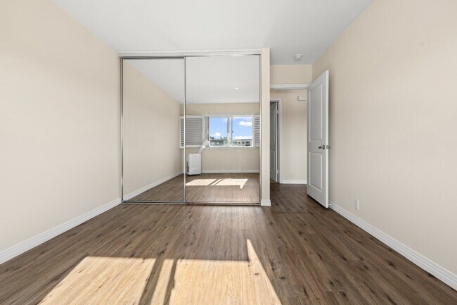 Building Photo - 6120 Decena Dr
