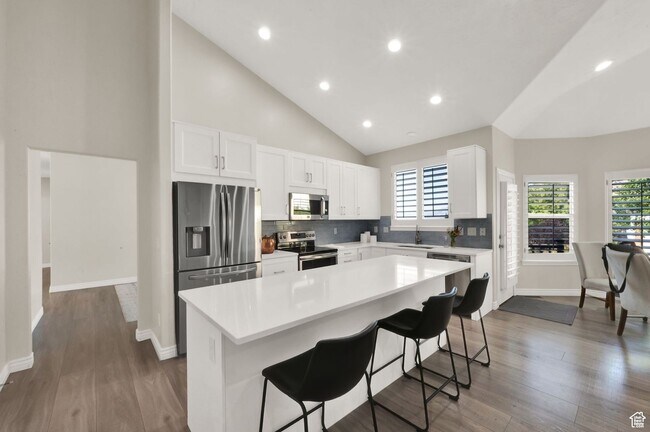 Building Photo - 1693 Crimson Oak Dr