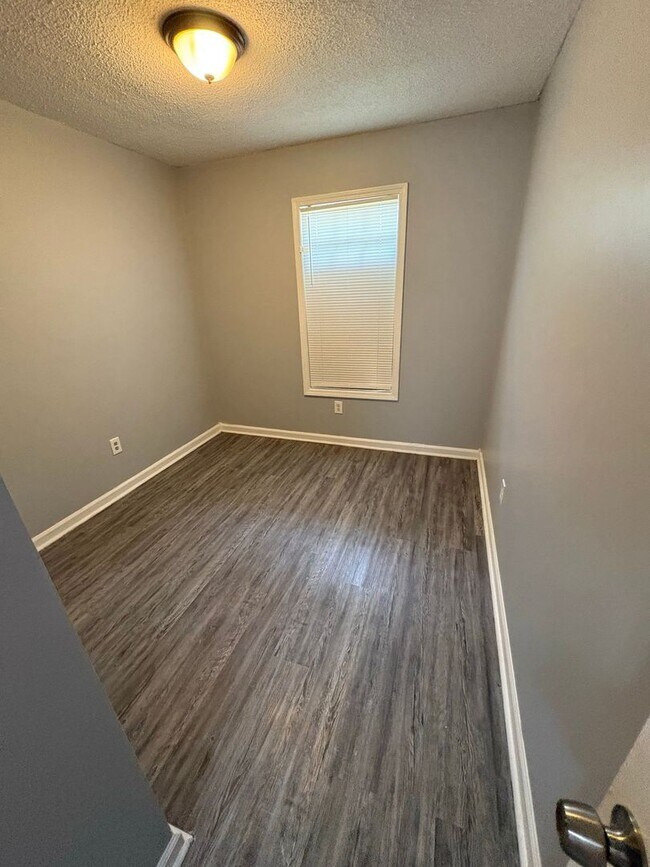 Building Photo - Very Nice Home in Frayser - 1/2 Off The 1st Months Rent