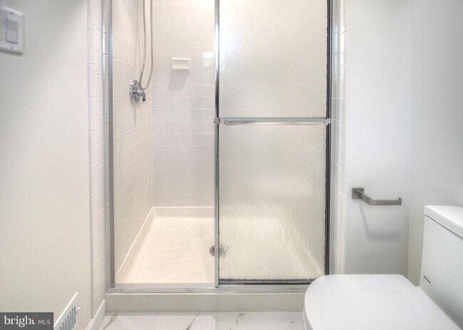 Building Photo - 18 Alexandra Ct