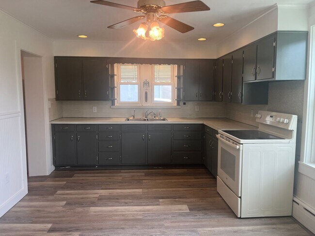 Building Photo - Beautiful 5-Bedroom Home in East Cocalico ...