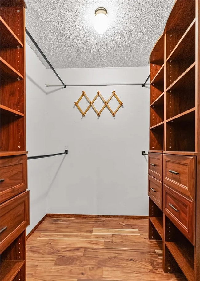 Building Photo - ***Rent Special!! - $500 off First Month's Rent***-Oakbrook Country Club Condominium (2bedroom)! ...