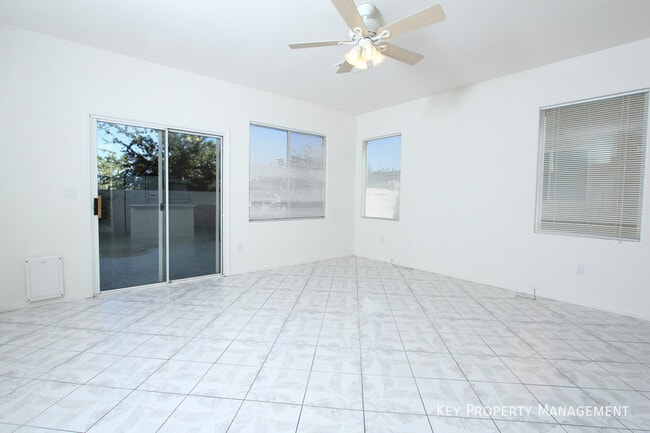 Building Photo - 5830 Willow Trace Ave