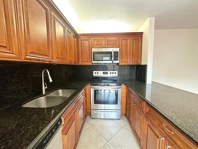 Building Photo - 82 Lake Arbor Dr