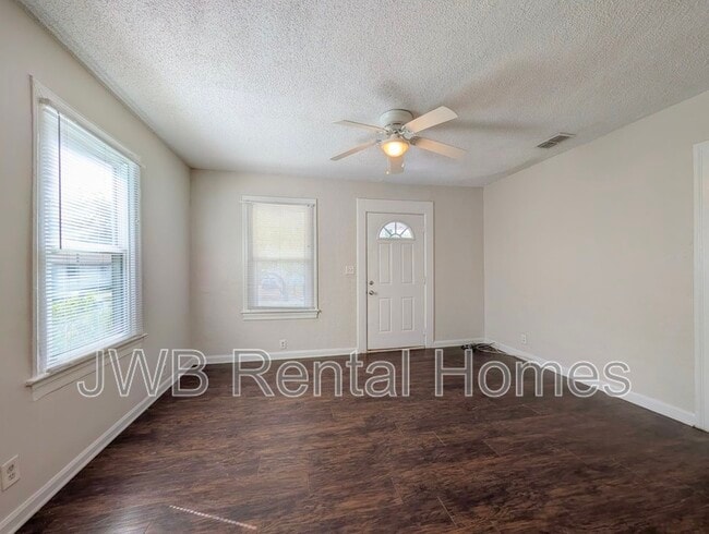 Building Photo - 217 E 48th St