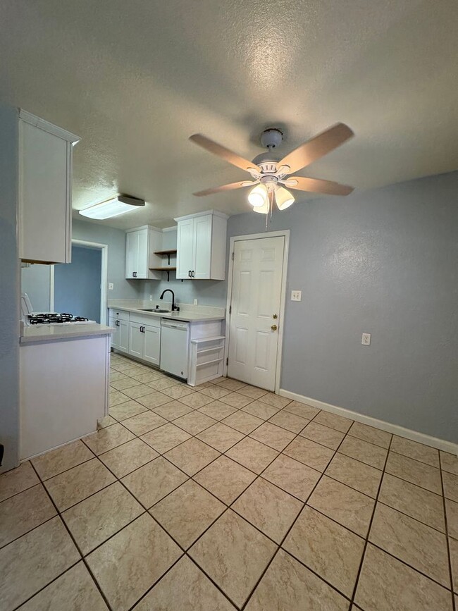 Building Photo - Charming Spacious 3-Bedroom, 1-Bathroom Ho...