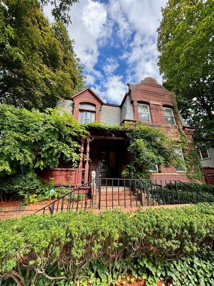 Building Photo - 175 Summer St