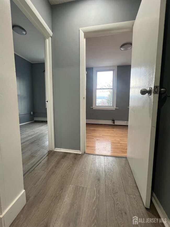 Building Photo - 387 Market St