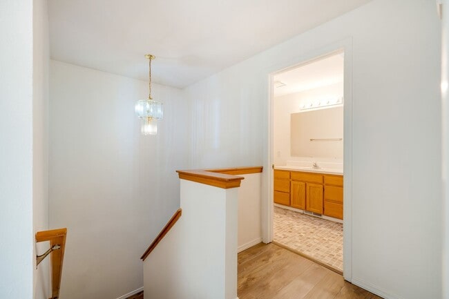 Building Photo - Modern Comfort in Silver Lake | 3-Bed, 2.5-Bath Home