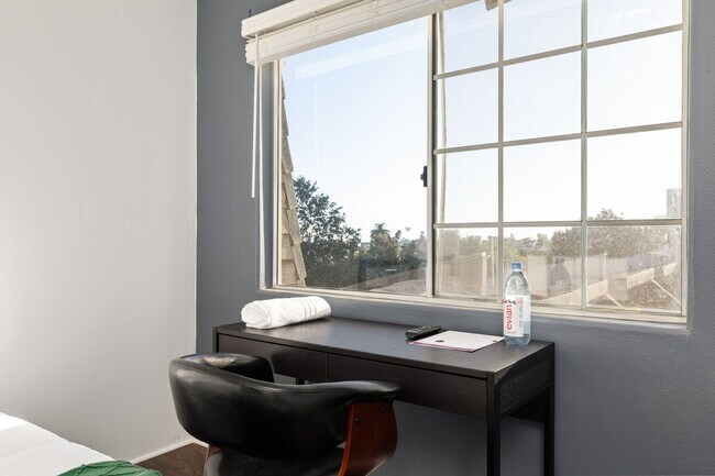 Building Photo - 10777 Ashton Ave