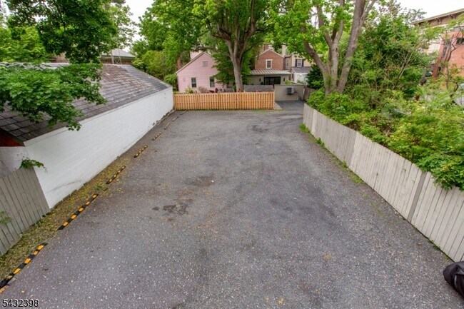 Building Photo - 54 Coryell St