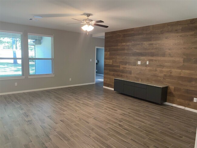 Building Photo - 210 Emory Birch