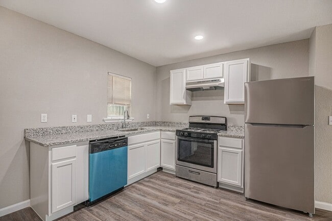 Building Photo - 406 Dawson Cir