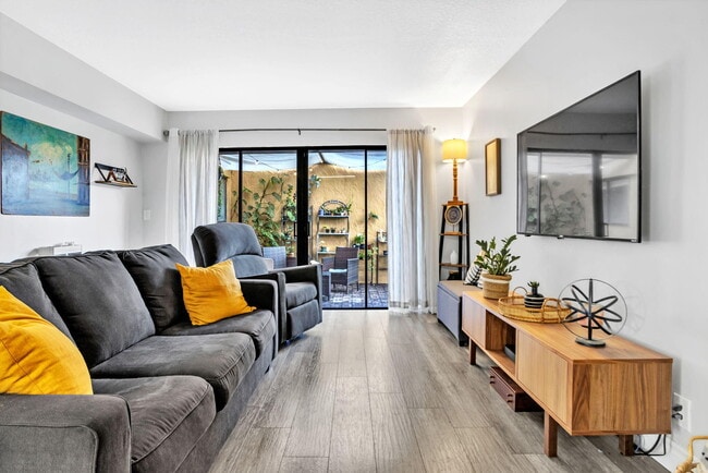 Building Photo - 8033 NW 71st Ct