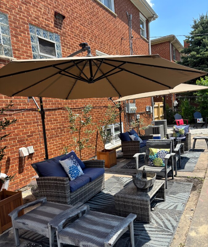 Building Photo - 10624 Mayfield Ave