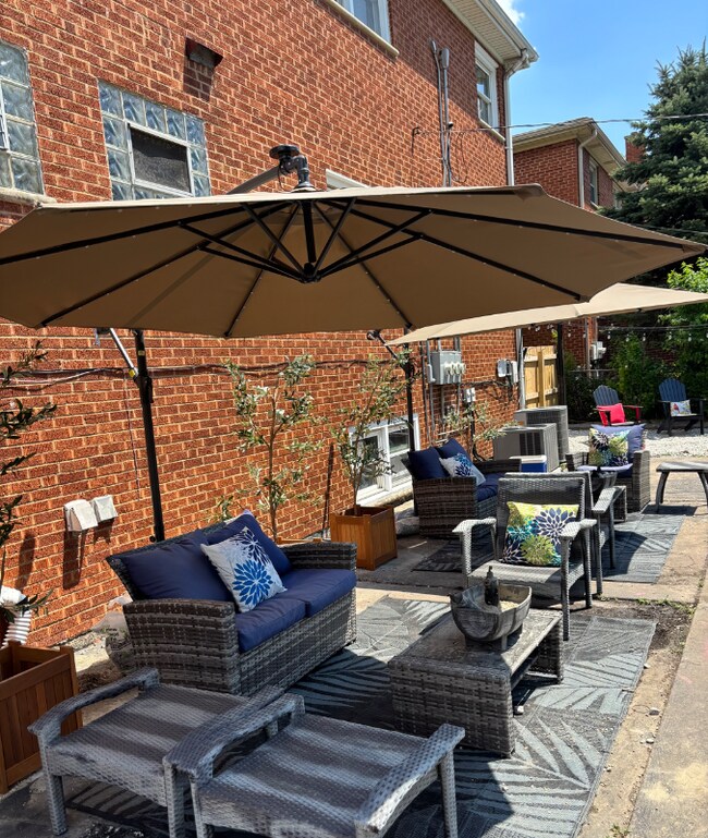 Building Photo - 10624 Mayfield Ave