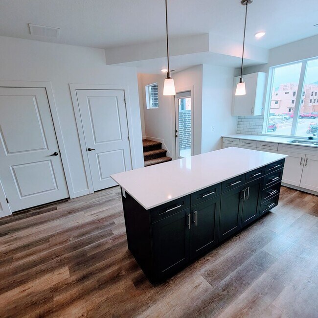 Building Photo - Phenomenal GORGEOUS HOME!!