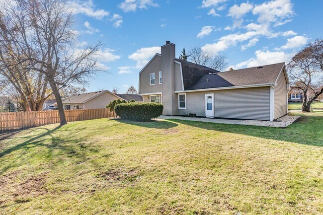 Building Photo - 355 Crestwood Ct