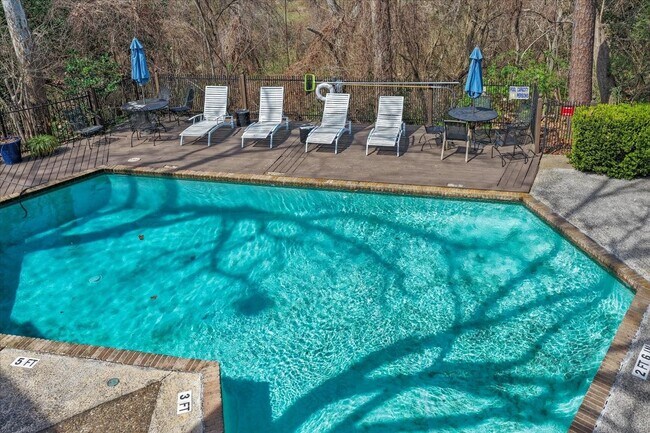 Building Photo - 604 S Ripple Creek Dr