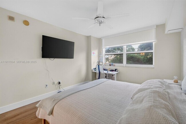 Building Photo - 19501 W Country Club Dr