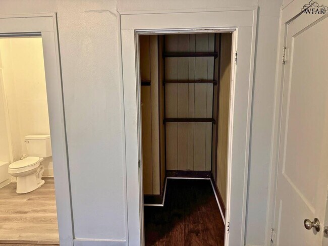 Building Photo - 1661 1/2 Collins Ave