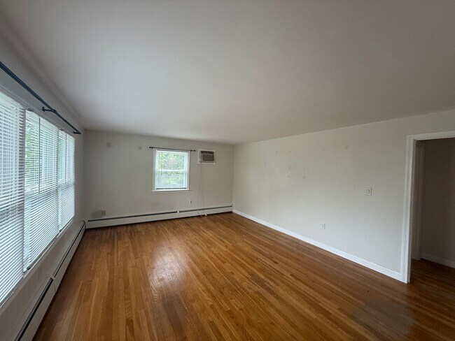 Building Photo - Charming 3-Bedroom Single-Family Home