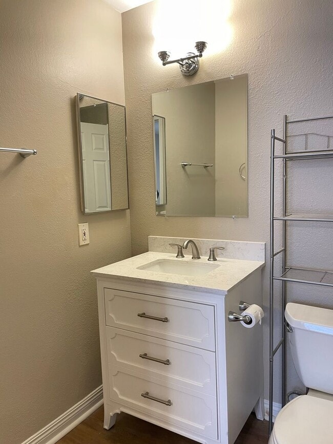 Building Photo - Captivating and Impeccable 3 Bedroom, 2 Bathroom in gated community
