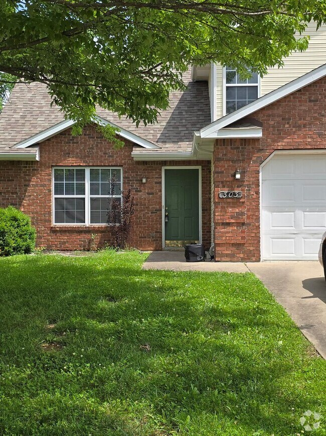 Building Photo - 301-303-303 Dorothy Dean Dr
