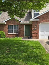 Building Photo - 301-303-303 Dorothy Dean Dr