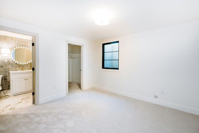 Building Photo - Custom Remodeled 4bd/4ba House in Greenwoo...