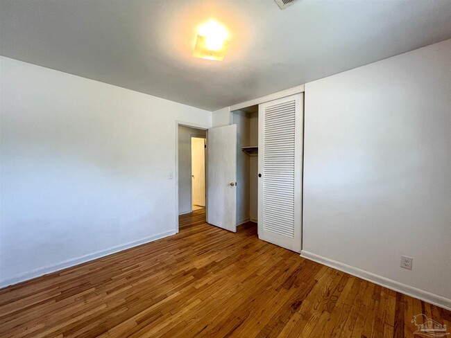 Building Photo - 3631 Forest Glen Dr