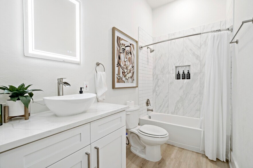 Building Photo - 506 E Evergreen St