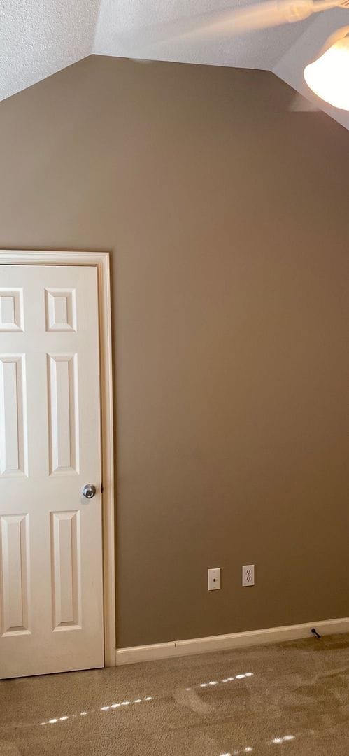 Building Photo - Eagle Point