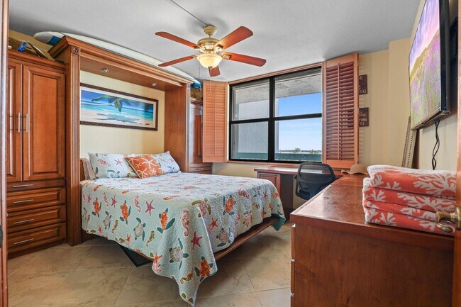 Building Photo - 9940 S Ocean Dr