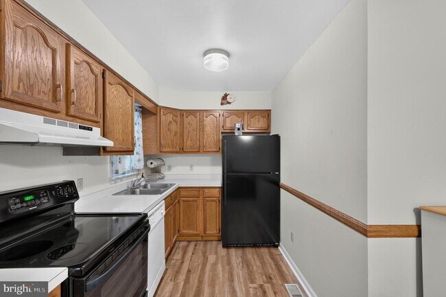 Building Photo - 8 Cypress Dr