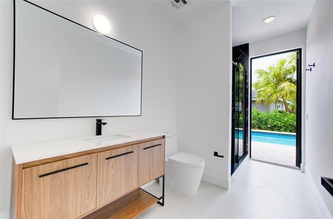 Building Photo - 2550 Jardin Terrace