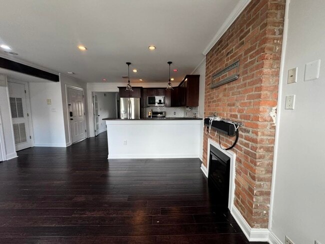 Building Photo - 270 3rd St