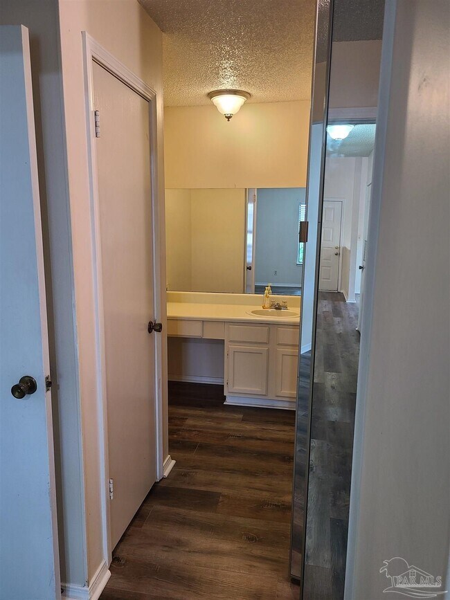 Building Photo - 2201 Scenic Hwy