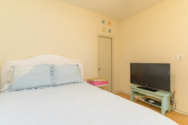 Building Photo - 100 Harbor St