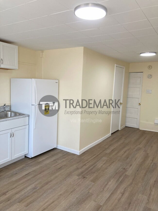 Building Photo - 303 S Front St