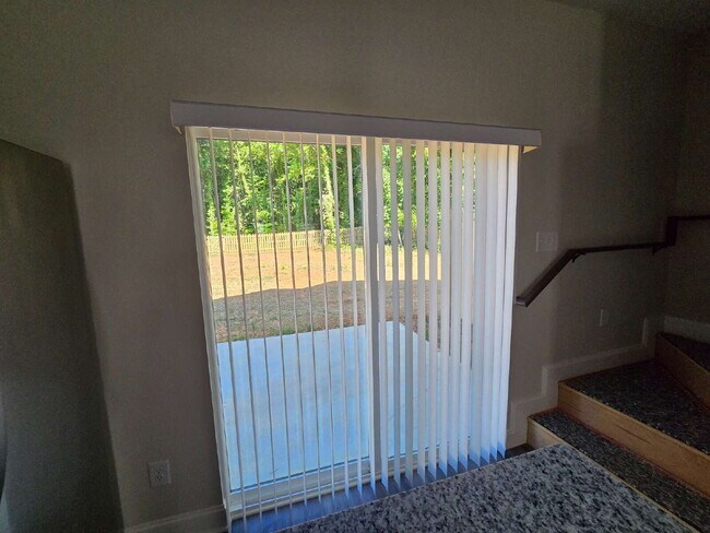 Building Photo - 2 Bedroom Townhomes Near Downtown Mebane for $1495